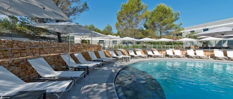 Seasonal outdoor pool, pool umbrellas, sun loungers