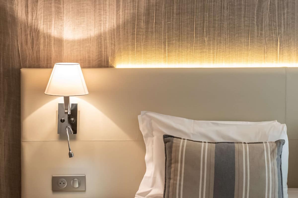 Standard Room, 1 Katil Raja (King) | Peralatan tempat tidur premium, peti besi dalam bilik