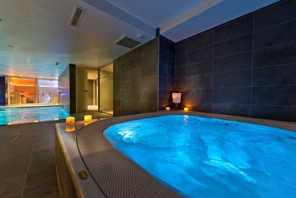 Couples treatment rooms, sauna, hot tub, steam room, body treatments - Golden Tulip Sophia Antipolis - Hotel & Spa (Valbonne)