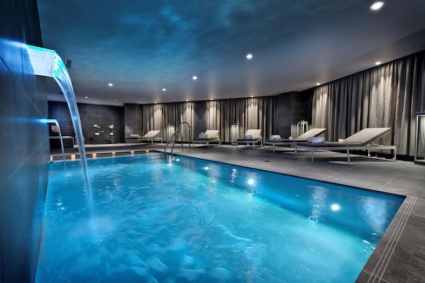 Couples treatment room(s), sauna, hot tub, steam room, body treatments