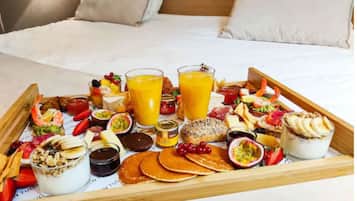 Frukostbuffé varje dag (EUR 22 per person)