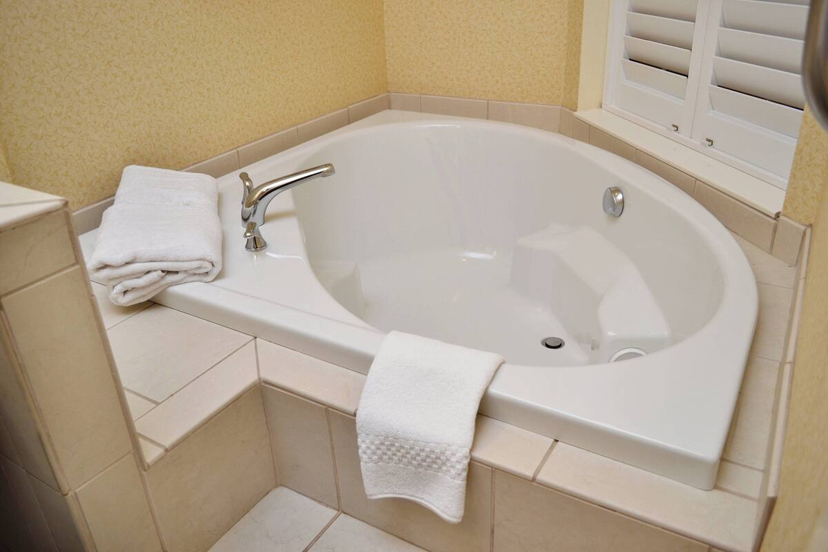 separate bathtub and shower, free toiletries, hair dryer, towels