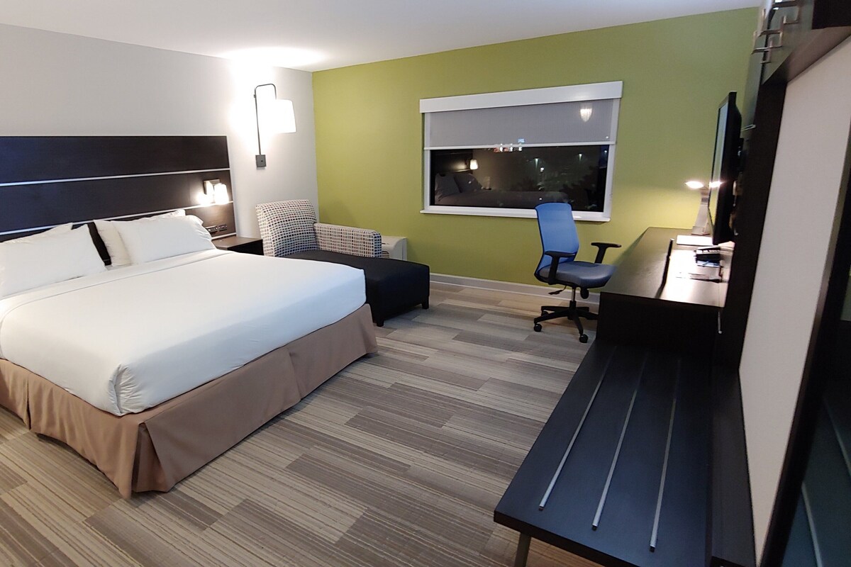 Literie de qualité, lit avec matelas à plateau-coussin, bureau