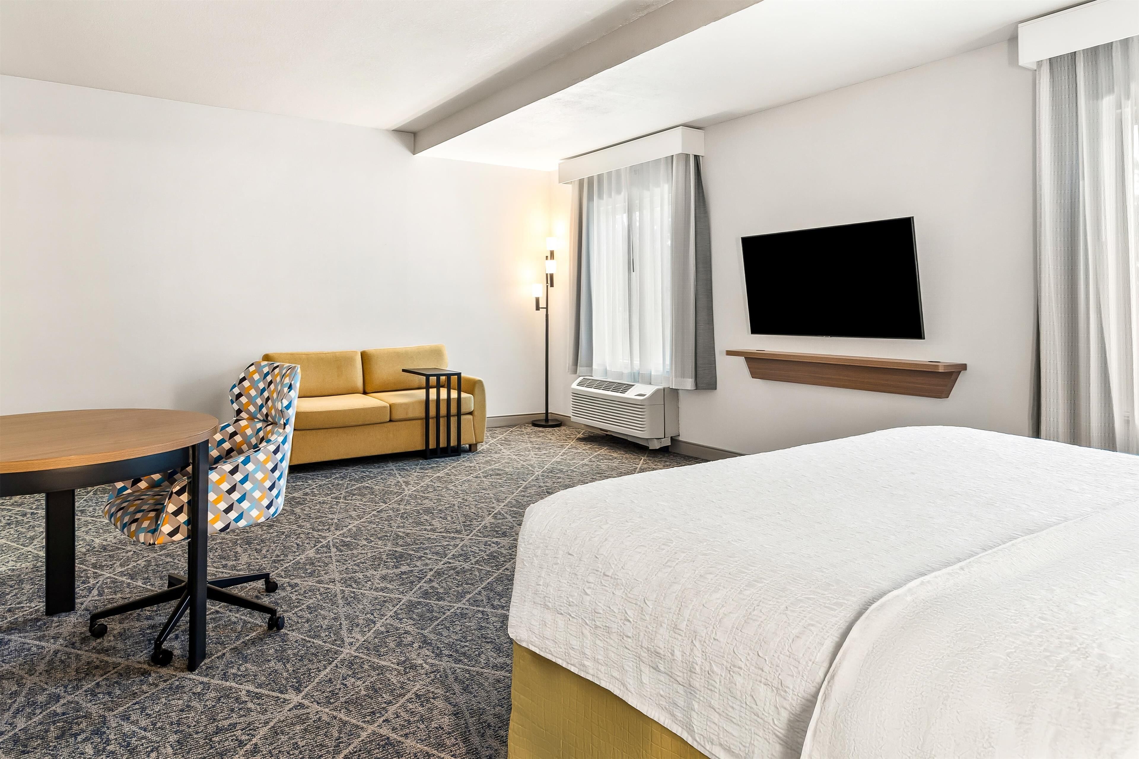 studio, accessible, non smoking | living area | 32-inch plasma tv with cable channels, tv