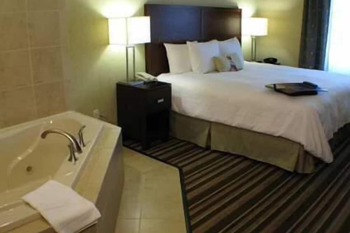 In-room safe, desk, iron/ironing board, free cots/infant beds