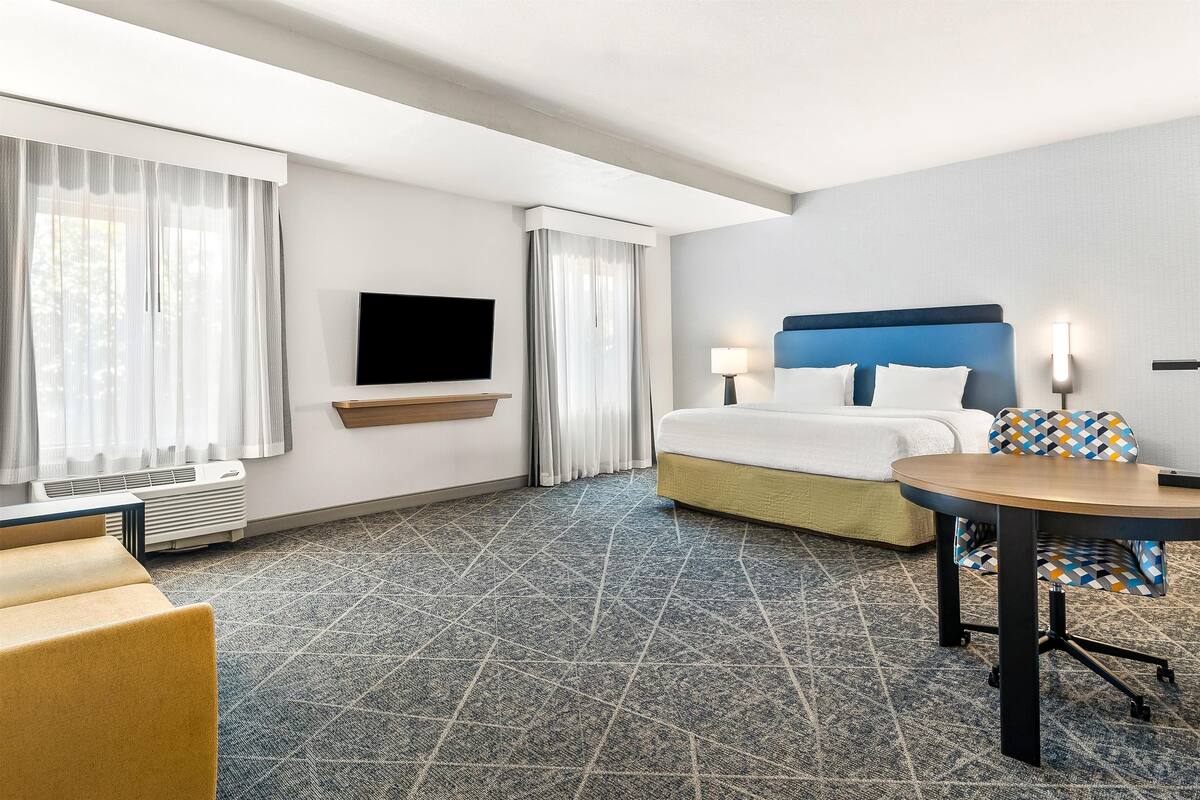 studio, accessible, non smoking | living area | 32-inch plasma tv with cable channels, tv