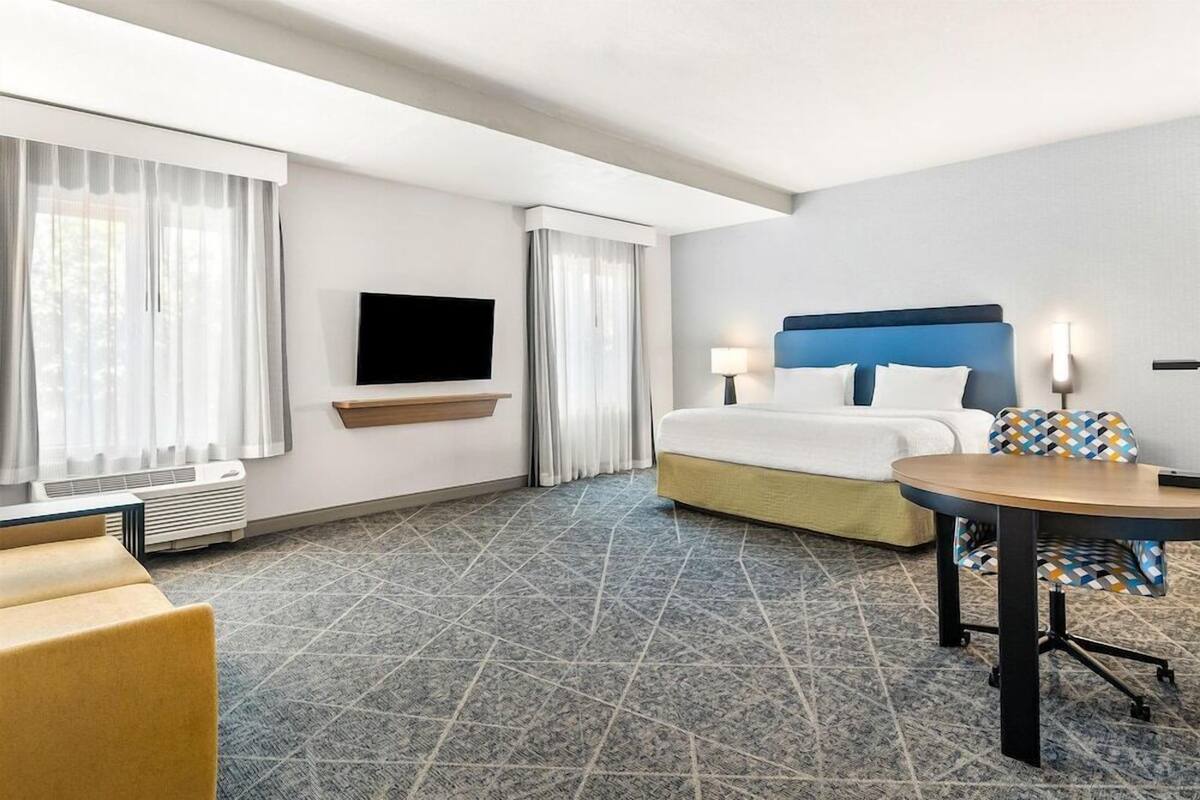 In-room safe, desk, iron/ironing board, free cots/infant beds