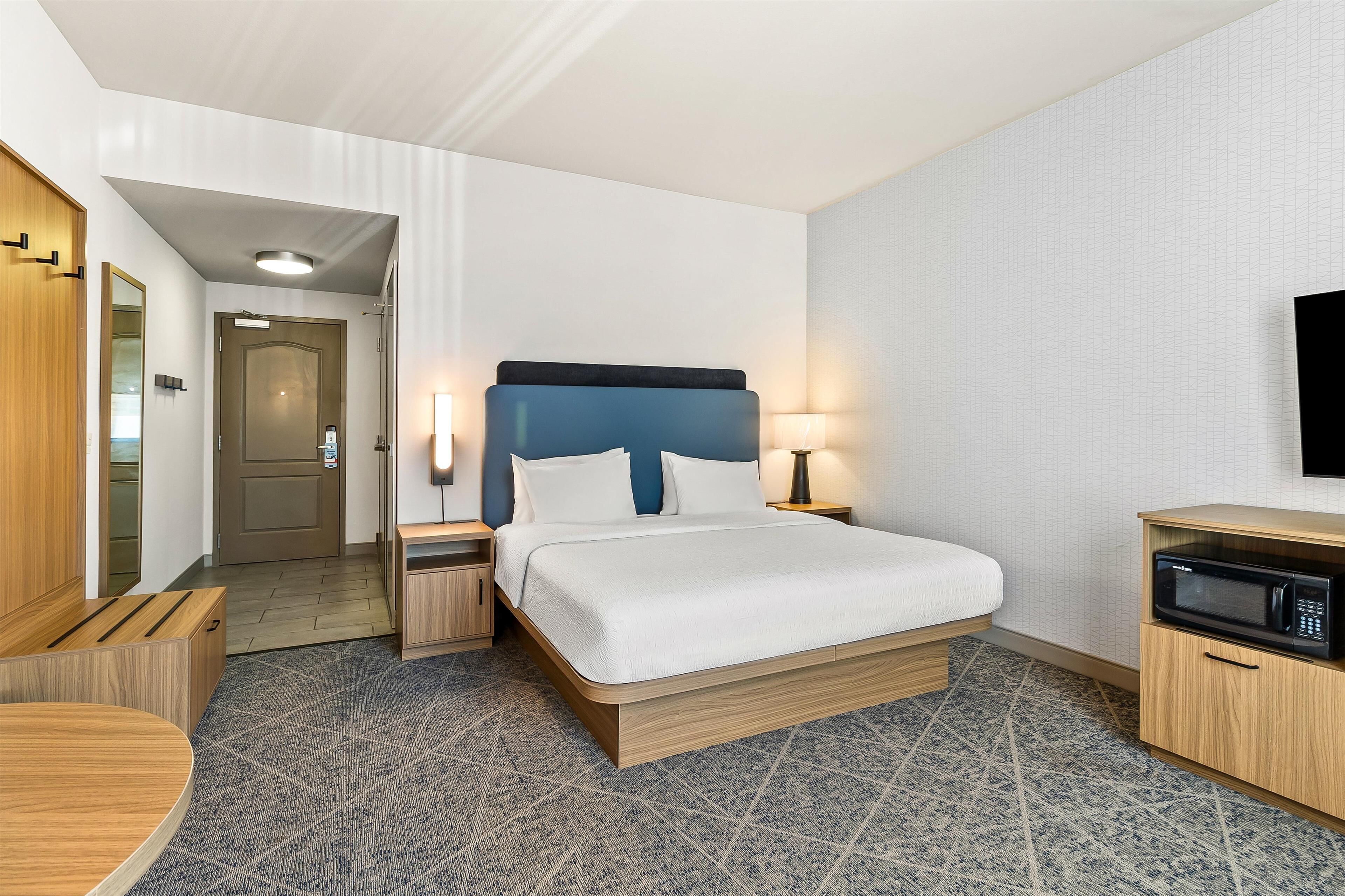 one king bed non smoking | in-room safe, desk, iron/ironing board, free cots/infant beds