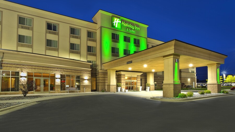 Holiday Inn & Suites Green Bay Stadium by IHG