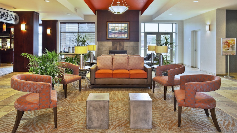 Holiday Inn & Suites Green Bay Stadium by IHG