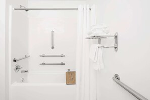 Combined shower/tub, free toiletries, hair dryer, towels - Microtel Inn & Suites by Wyndham Beckley East (Beckley)