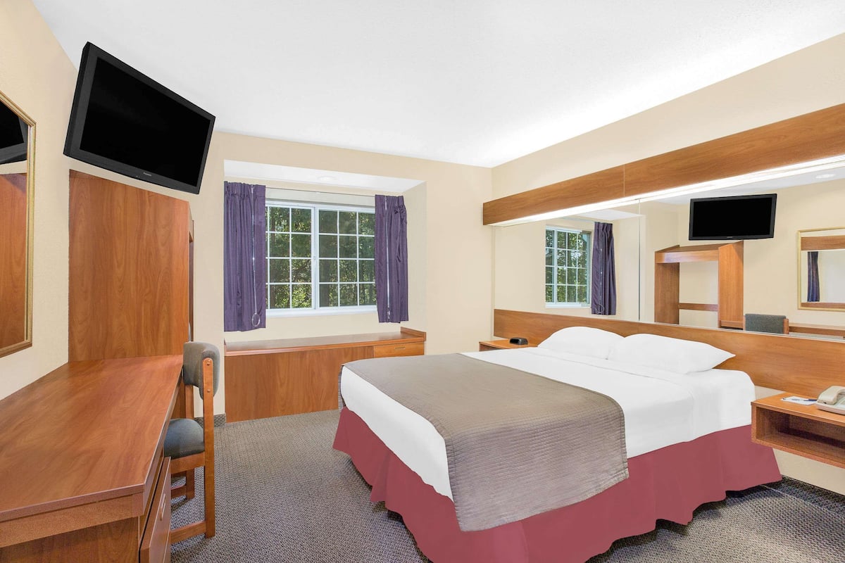 In-room safe, desk, iron/ironing board, free cribs/infant beds