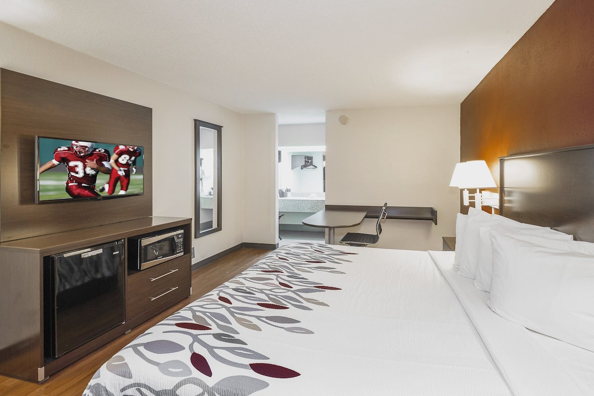 Premium bedding, desk, soundproofing, iron/ironing board