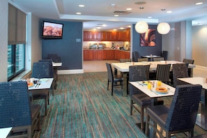 Free daily continental breakfast