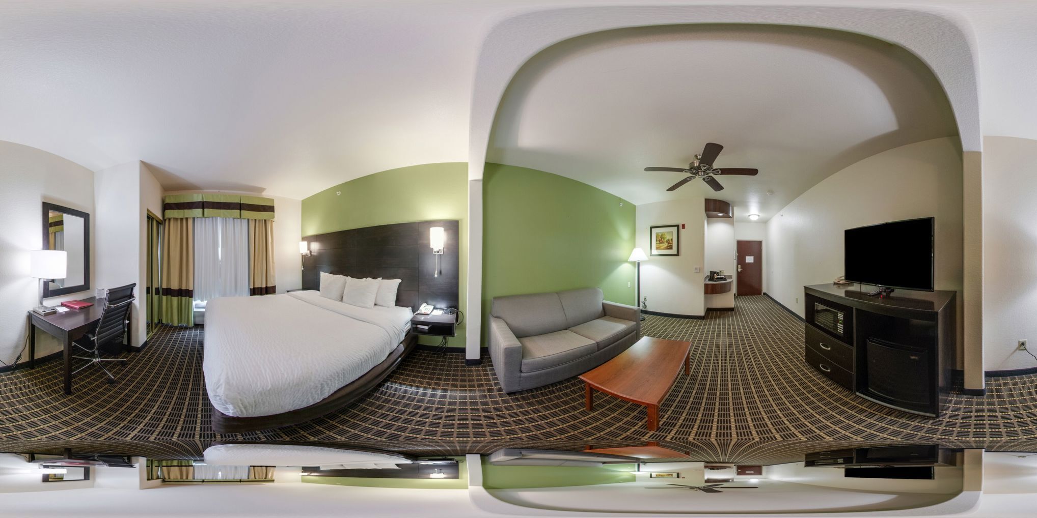 Premium bedding, desk, iron/ironing board, free WiFi