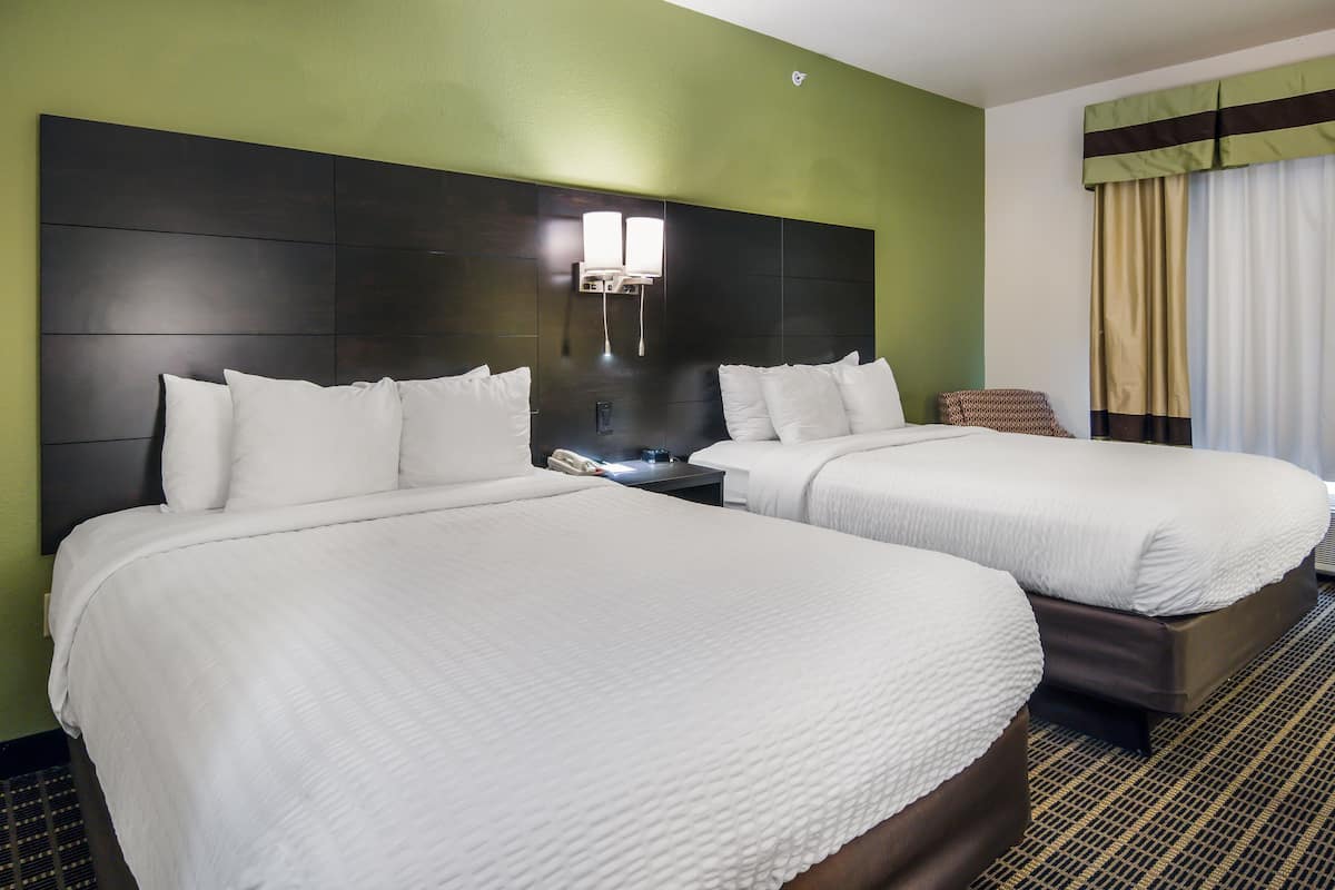 Premium bedding, desk, iron/ironing board, free WiFi