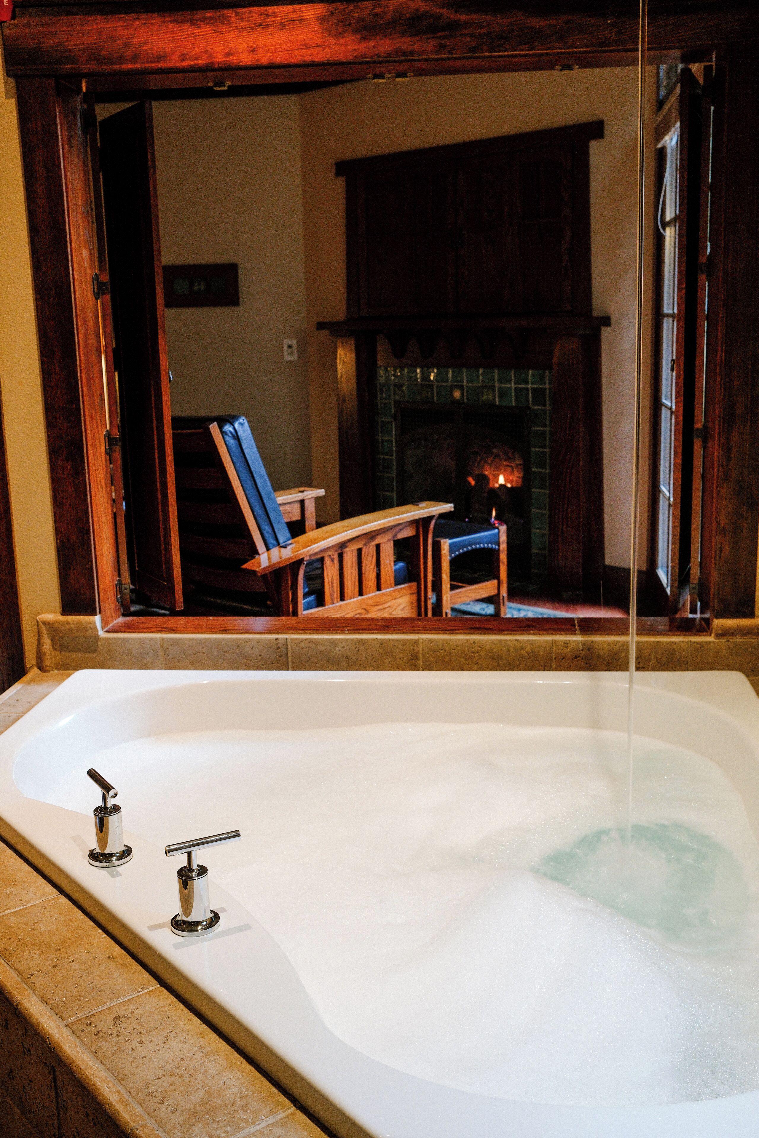 أغطية فراش متميزة وأسرّة بطبقة علوية مريحة ومكواة/لوح كي وواي فاي مجانًا