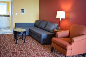 Deluxe Suite 2 King Beds Kitchenette No Pets | Living room - The Dew Drop Inn Motel (Forks)