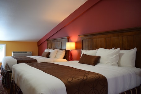 Deluxe Suite 2 King Beds Kitchenette No Pets | Desk, laptop workspace, iron/ironing board, free WiFi