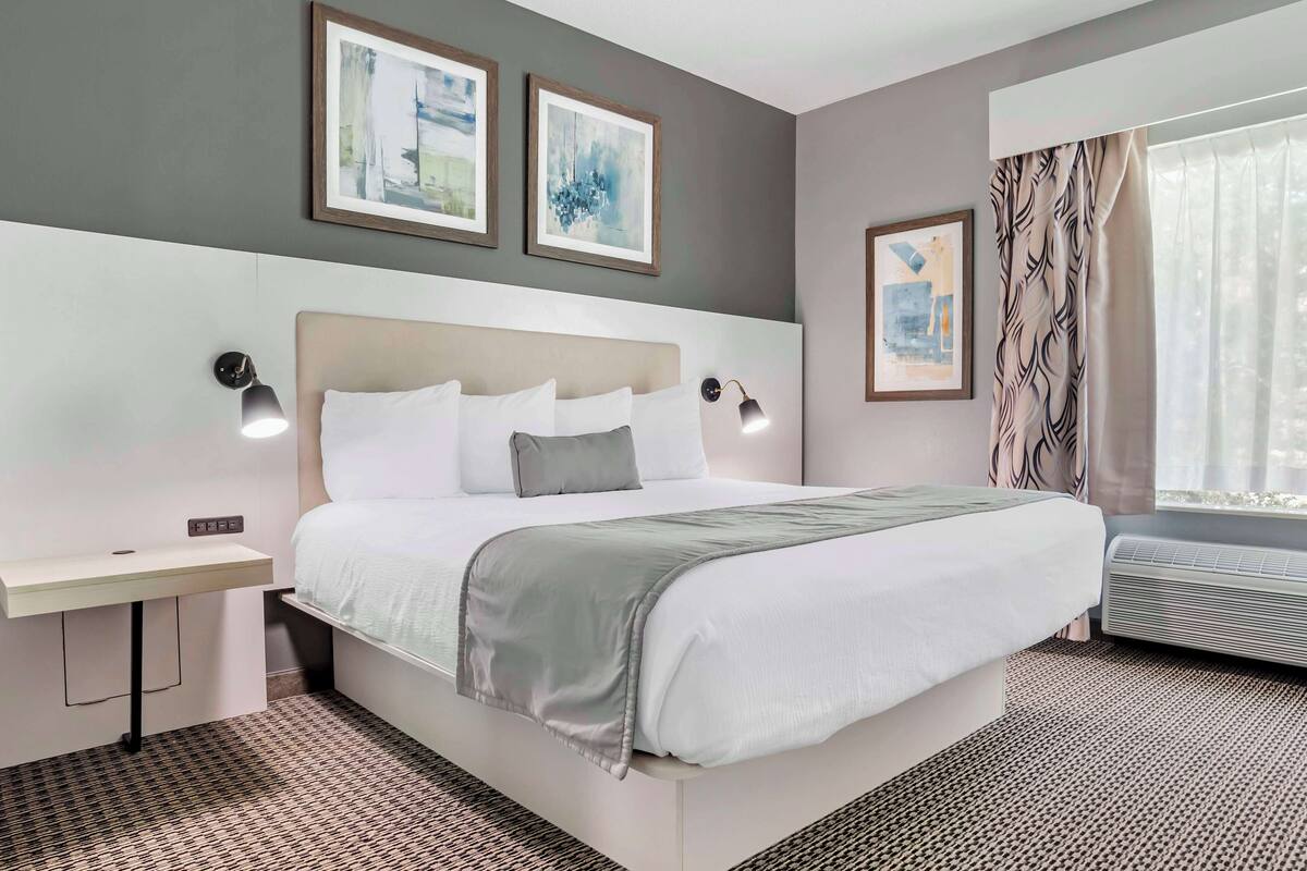 Desk, laptop workspace, iron/ironing board, WiFi