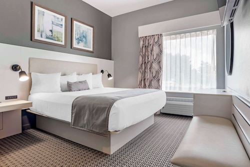 Best Western Plus Two Rivers Hotel & Suites