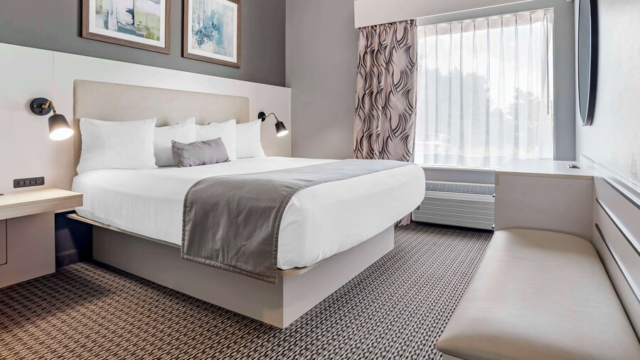 Best Western Plus Two Rivers Hotel & Suites