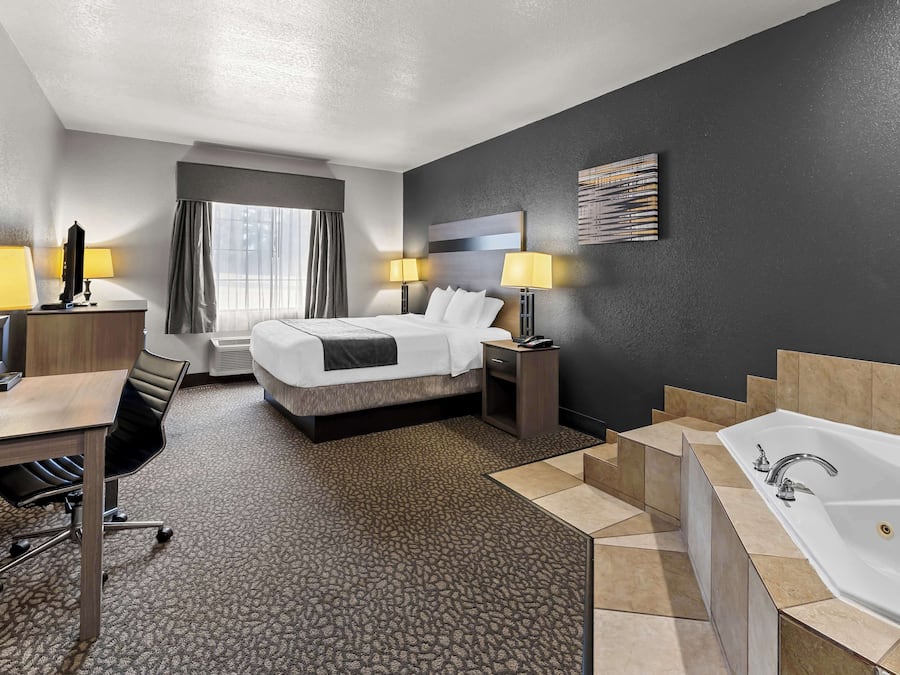 Suite, 1 King Bed, Non Smoking, Jetted Tub | Premium bedding, in-room safe, desk, blackout drapes