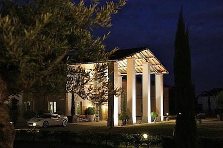 Fachada de la propiedad