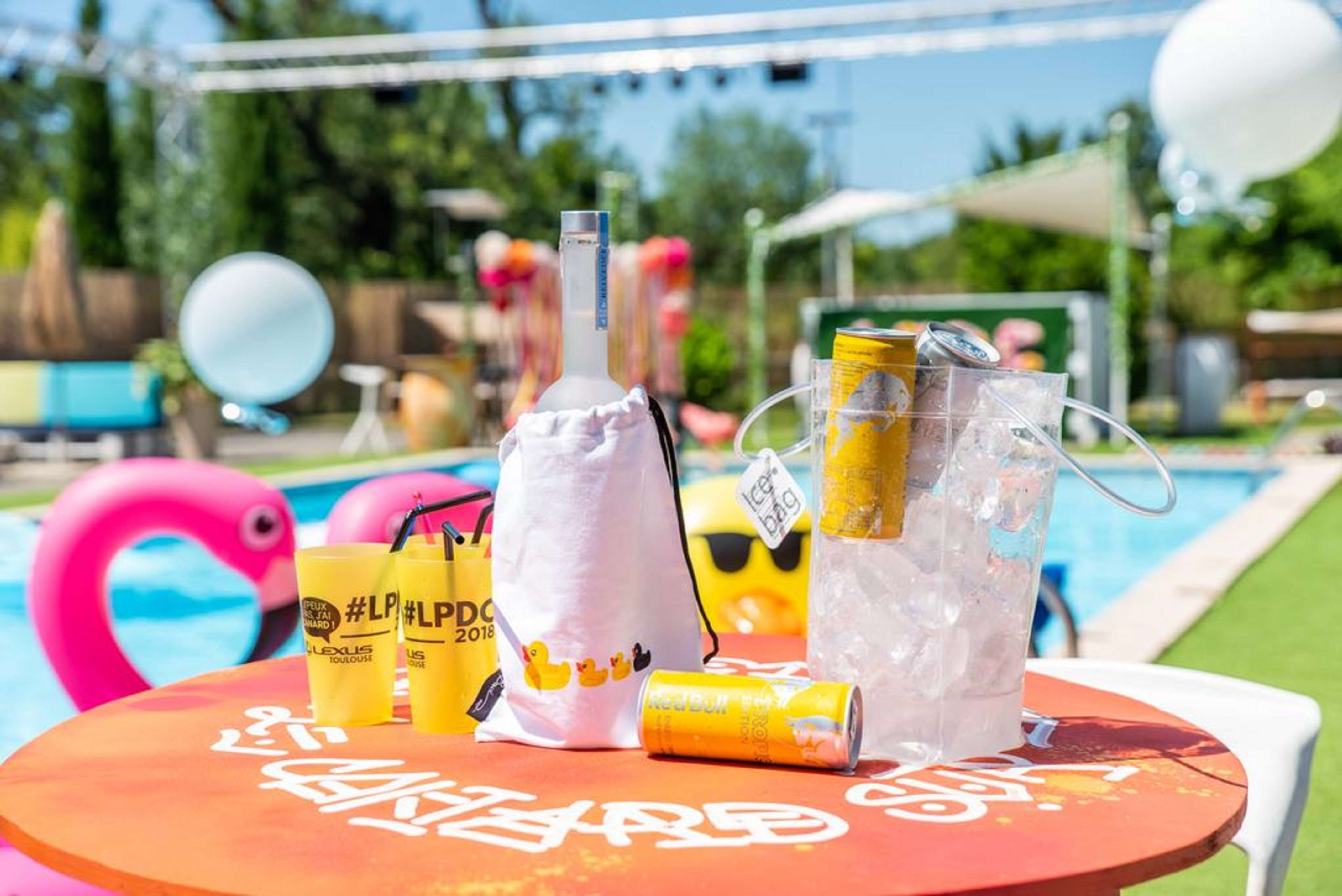 lunch and dinner served