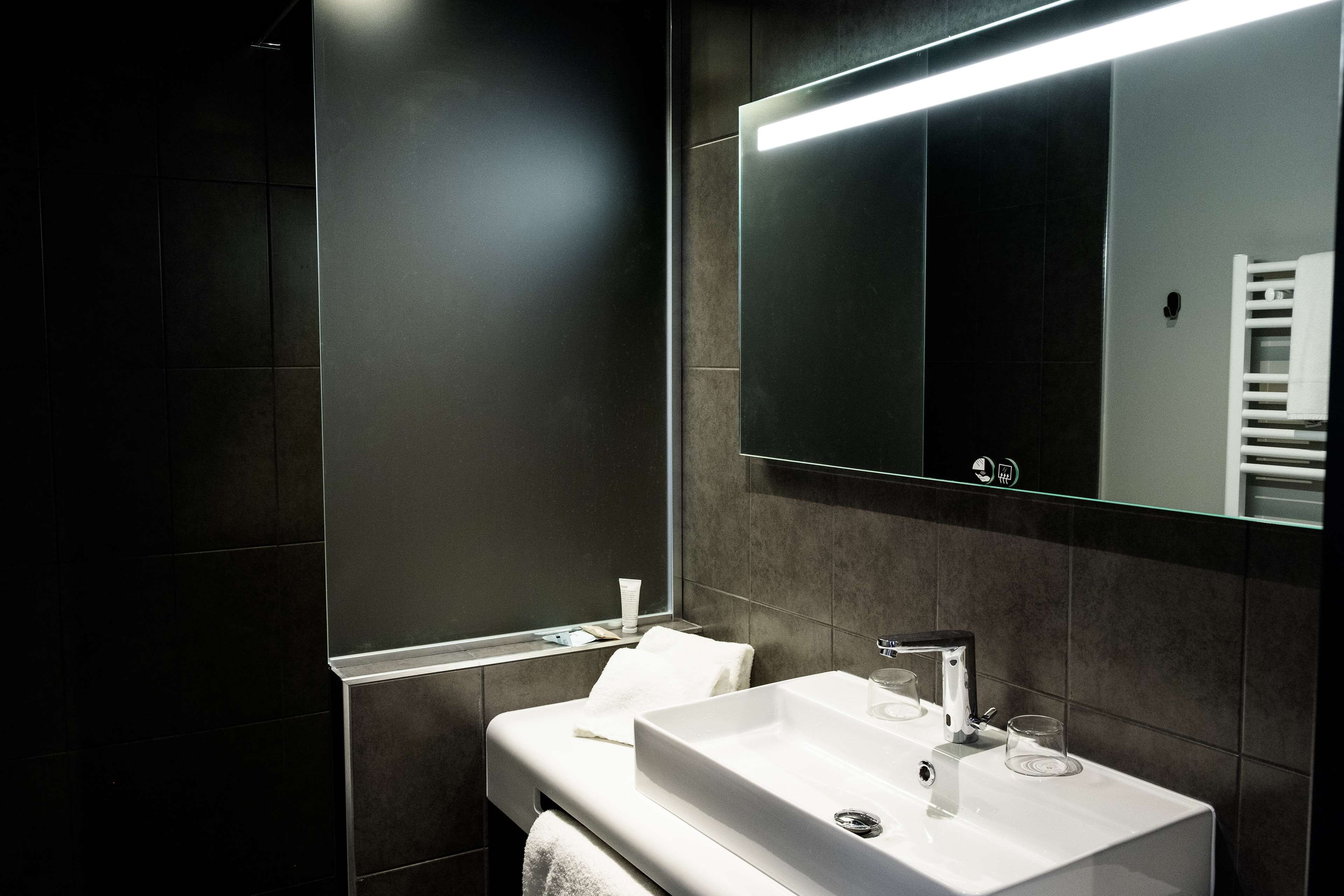 superior room, 1 queen bed, non smoking | bathroom | bathtub, free toiletries, hair dryer, towels