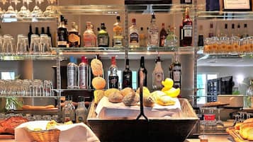 Se ofrece un desayuno bufé todos los días (16.50 EUR por persona)