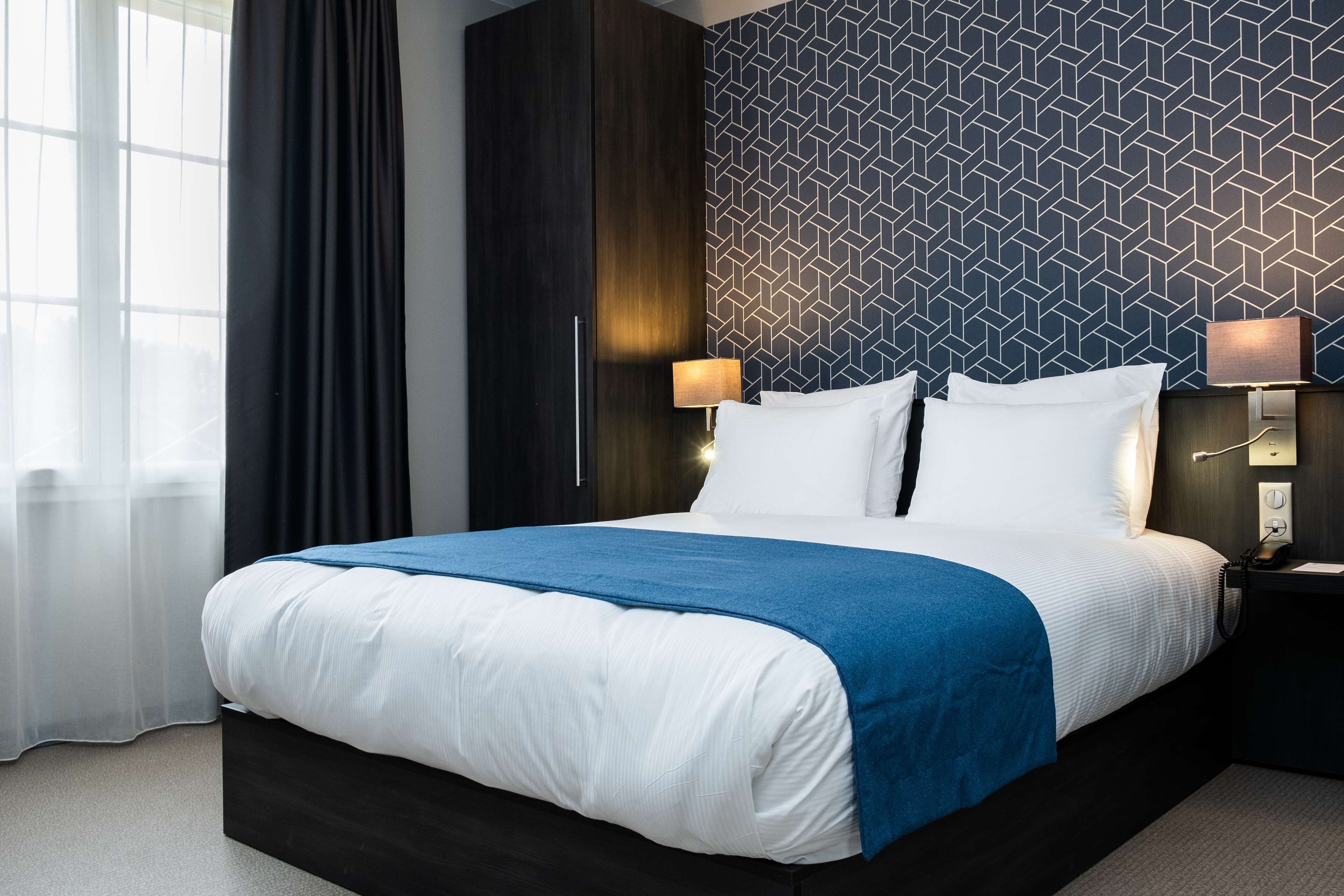 superior room, 1 queen bed, non smoking | in-room safe, desk, blackout curtains, soundproofing