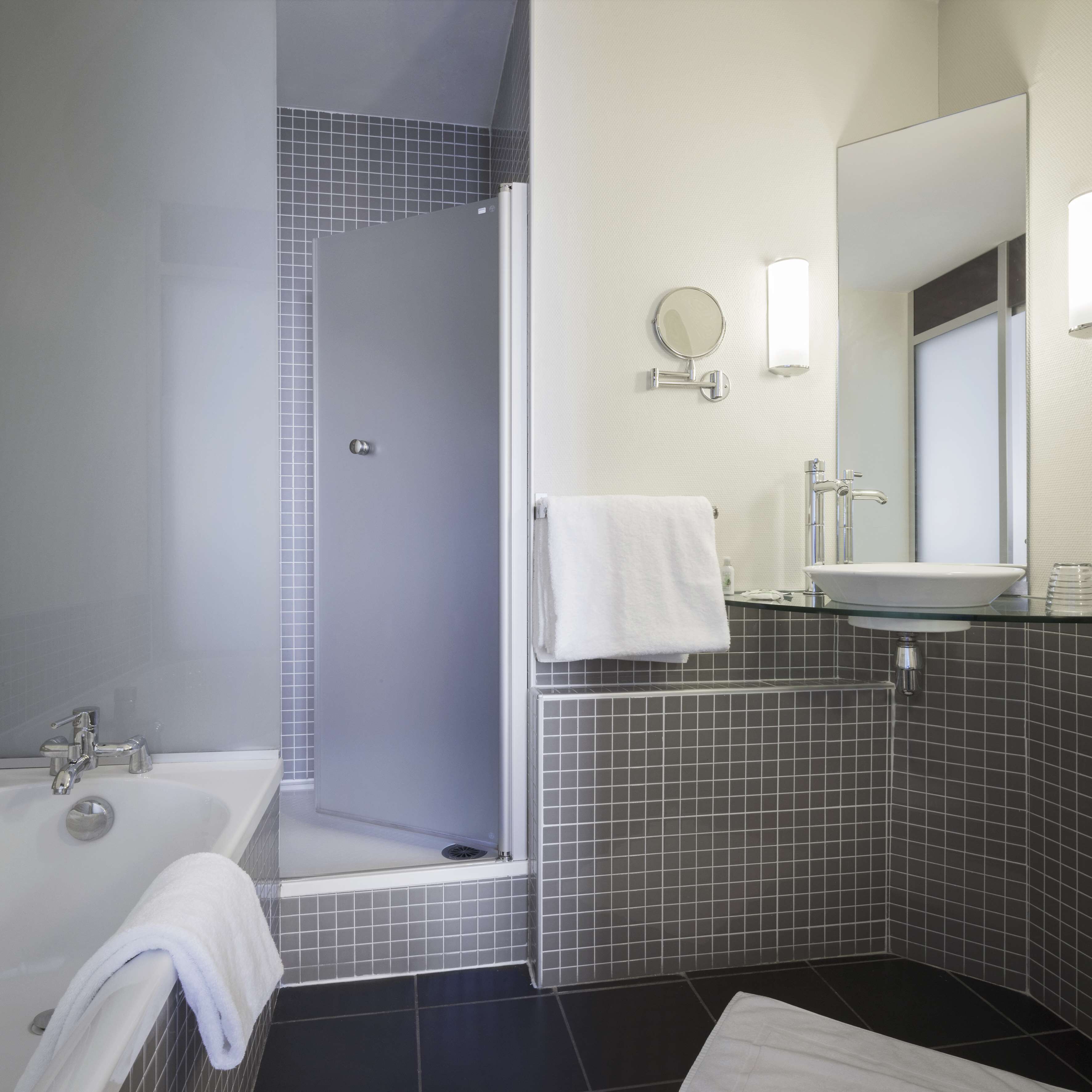 bathtub, free toiletries, hair dryer, towels