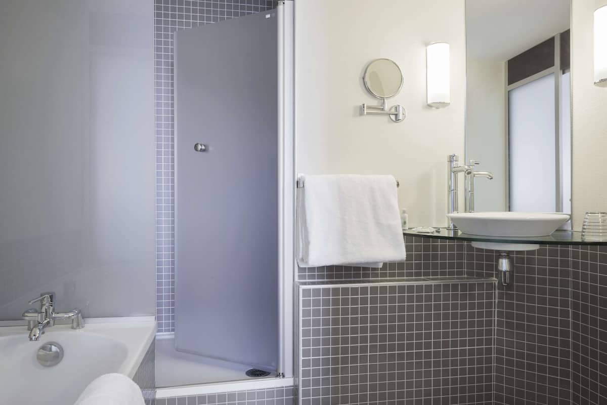 bathtub, free toiletries, hair dryer, towels