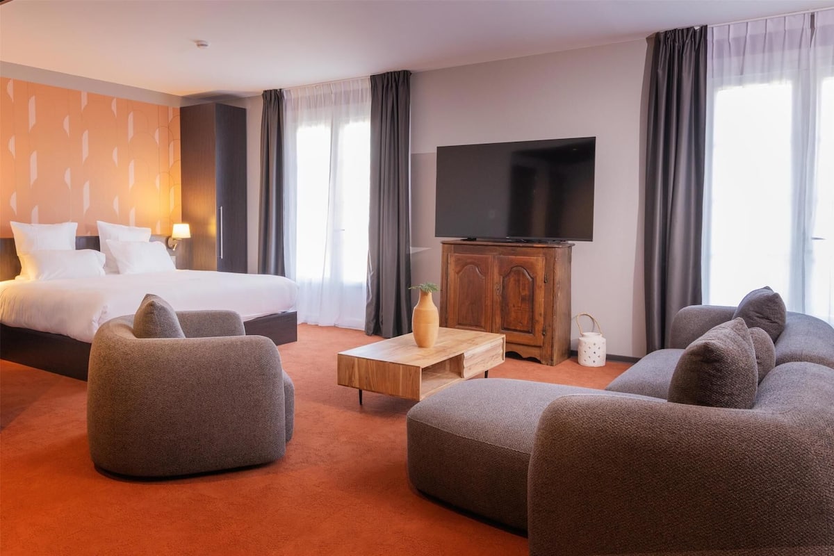 In-room safe, desk, blackout curtains, soundproofing