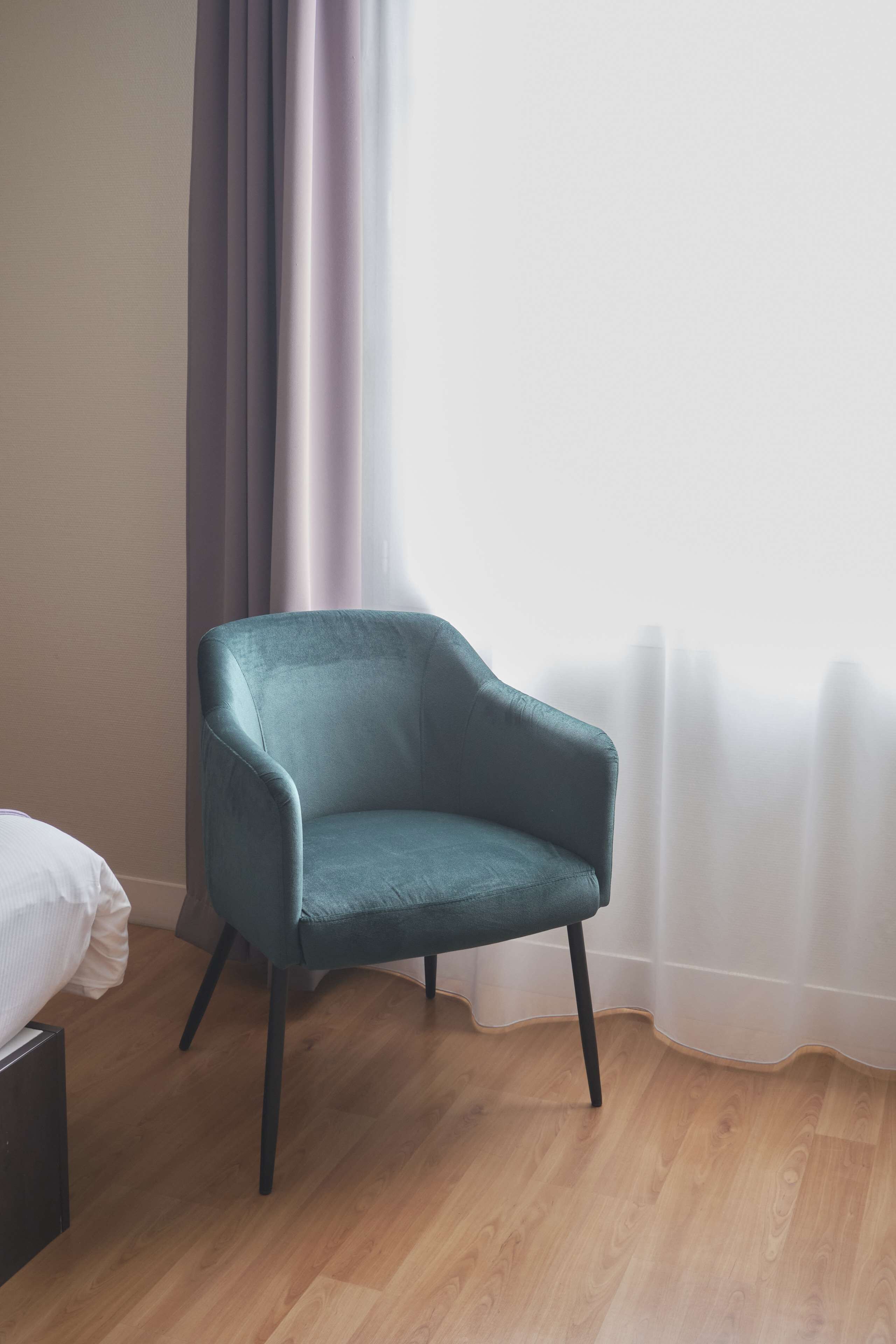 comfort room, 1 king bed, non smoking | room amenity