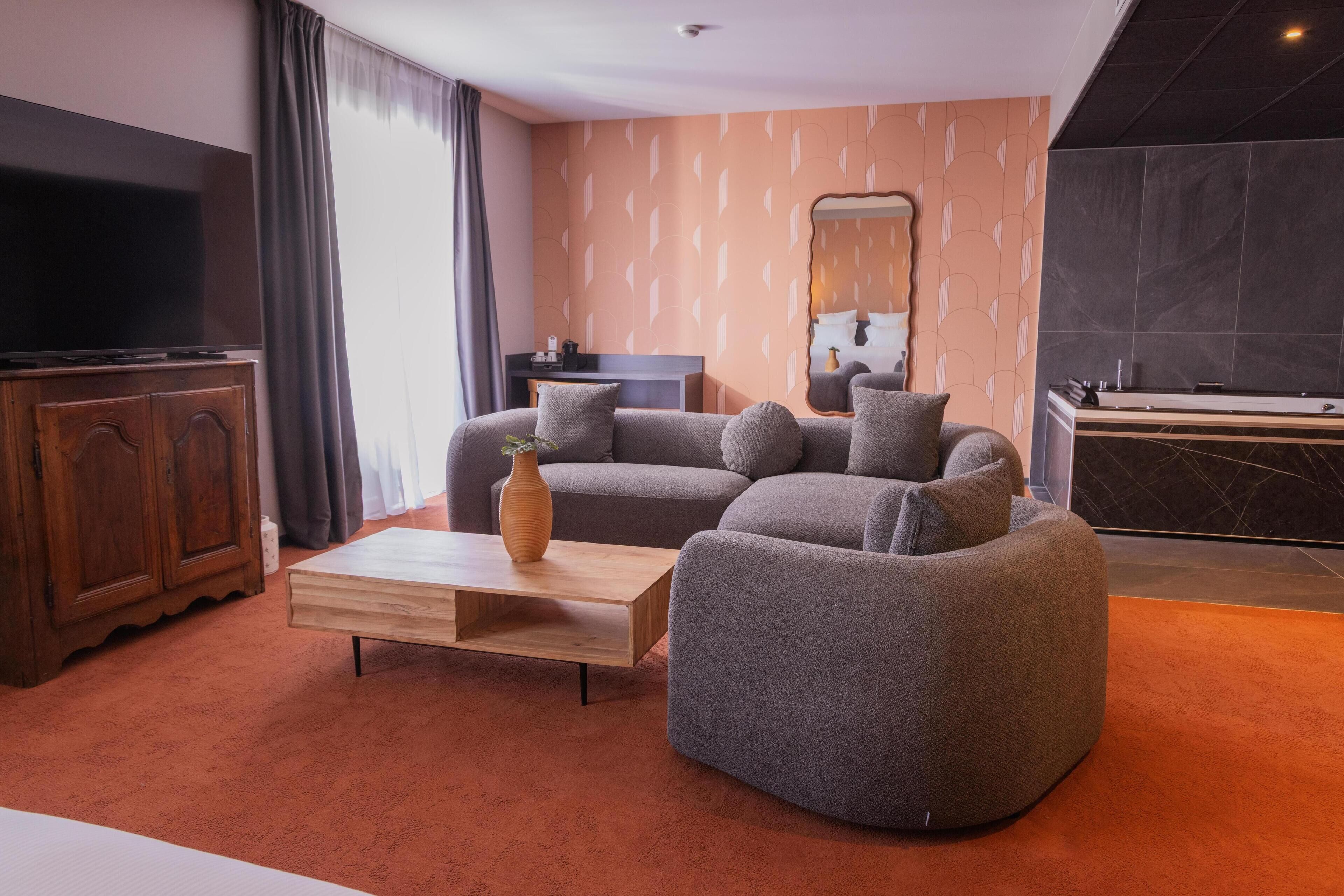 Suite, 1 cama de matrimonio grande, no fumadores, bañera | Servicio de la habitación