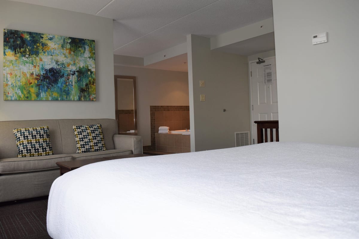 Studio Suite, 1 King Bed with Sofa bed, Jetted Tub (Full Kitchen) | 1 bedroom, desk, laptop workspace, blackout curtains