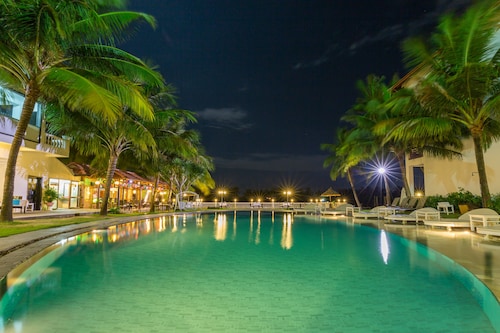 River Beach Resort and Residences