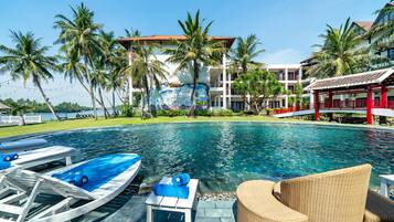 Outdoor pool, pool umbrellas, sun loungers