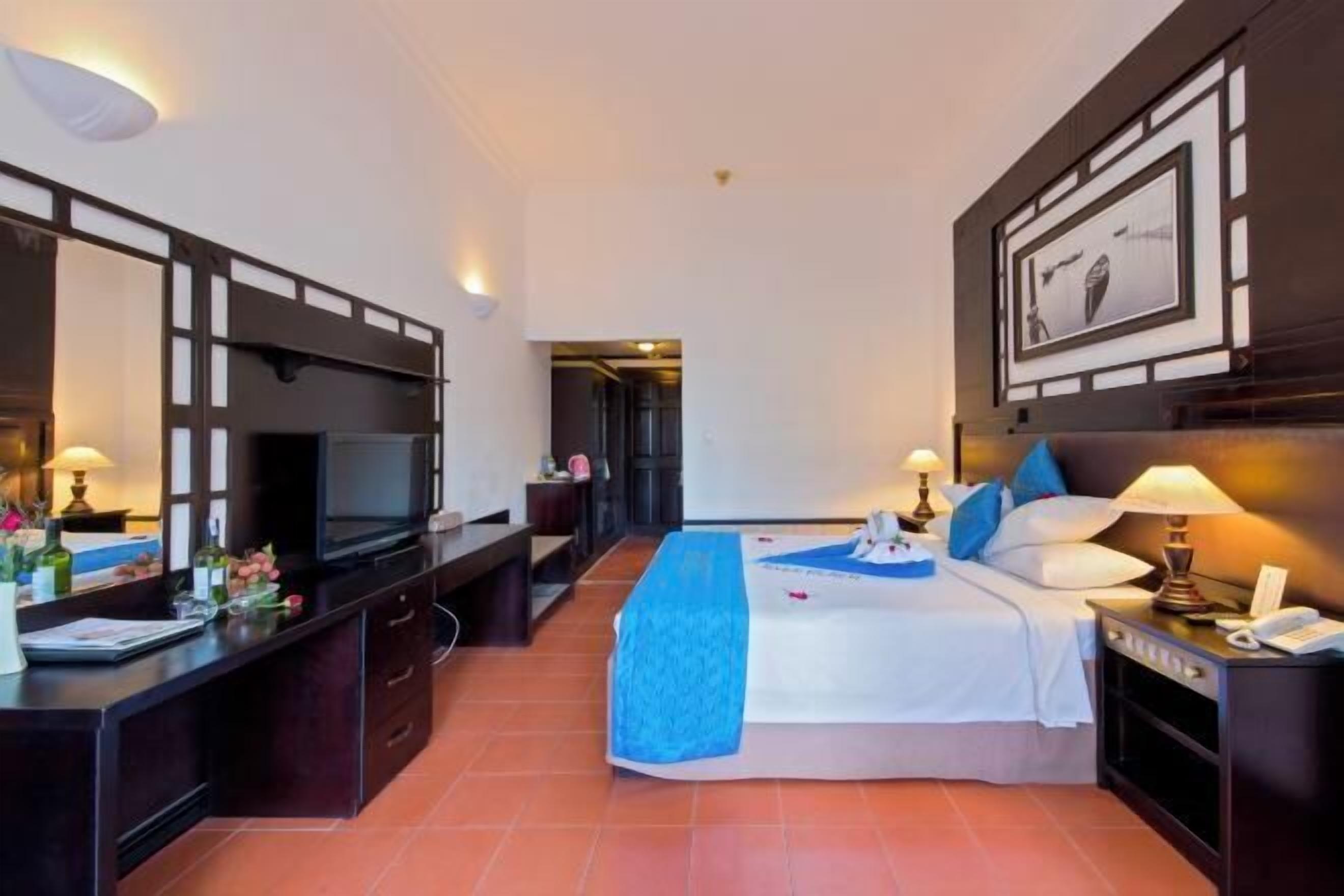 Minibar, in-room safe, desk, blackout curtains