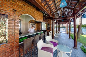 Bar junto a la alberca