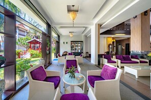 Lobby sitting area - River Beach Resort and Residences (Da Nang)