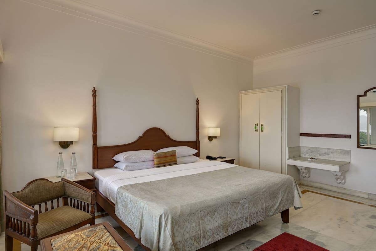 Deluxe Double Room | Desk, iron/ironing board, rollaway beds, free WiFi