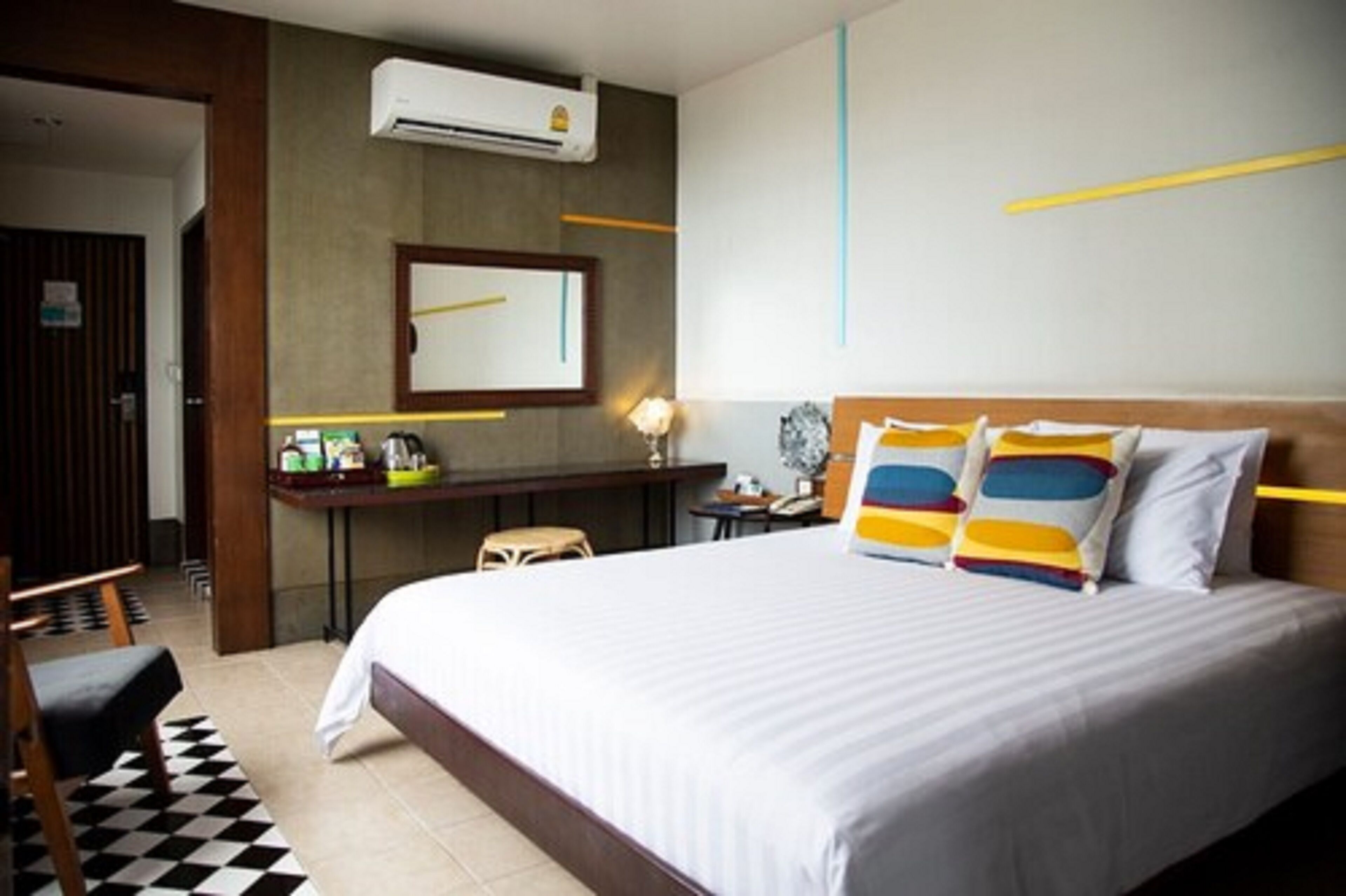 deluxe room, 1 double bed, sea view | minibar, in-room safe, desk, blackout curtains