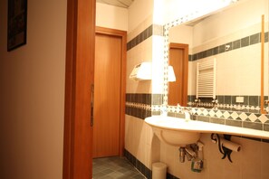 Free toiletries, hair dryer, towels - Hotel Derby (Rome)