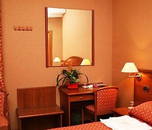 Standard Single Room | In-room safe, desk, rollaway beds, free WiFi - Hotel Derby (Rome)