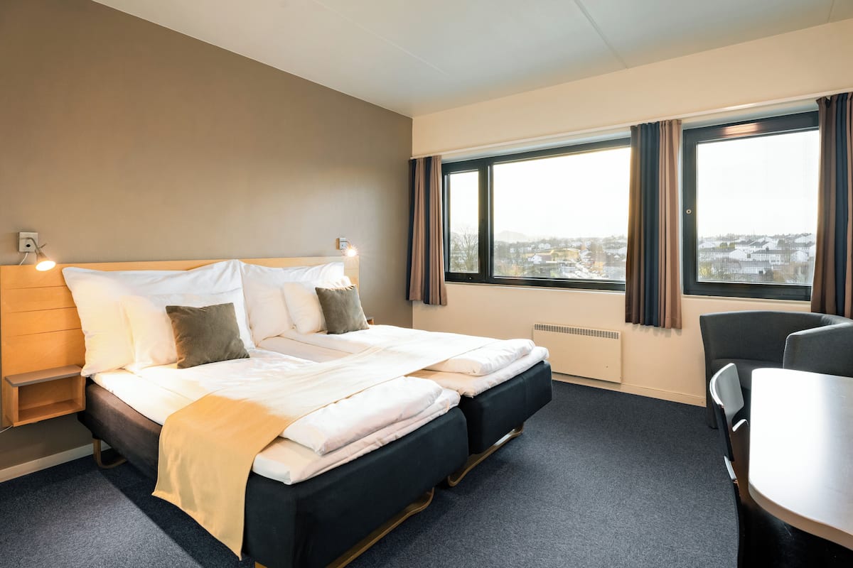 Chambre double | Bureau, rideaux dâobscurcissement, systĂšme dâinsonorisation