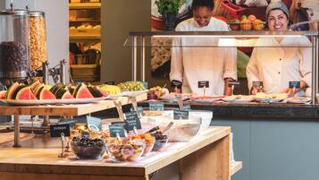 Café da manhã com buffet todos os dias (NOK 189 por pessoa)