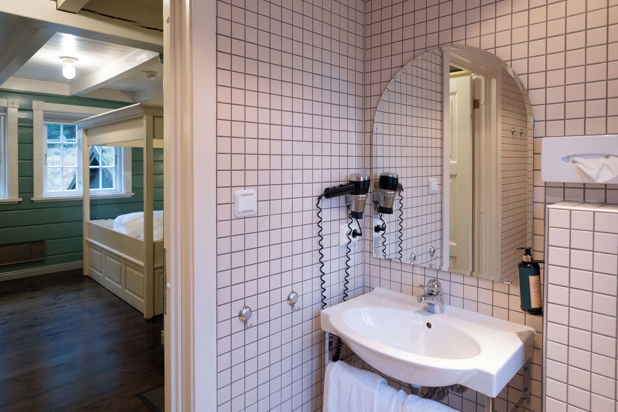 superior double room, 1 double bed | bathroom | shower, free toiletries, hair dryer, towels